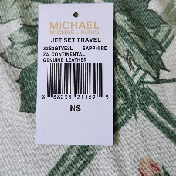 Michael Kors full zip Genuine Leather  wallet - Picture 4 of 4